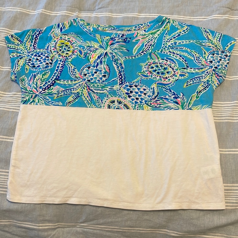 Lilly Pulitzer Finn top in Turtle Season. Cropped, short sleeved, size XS